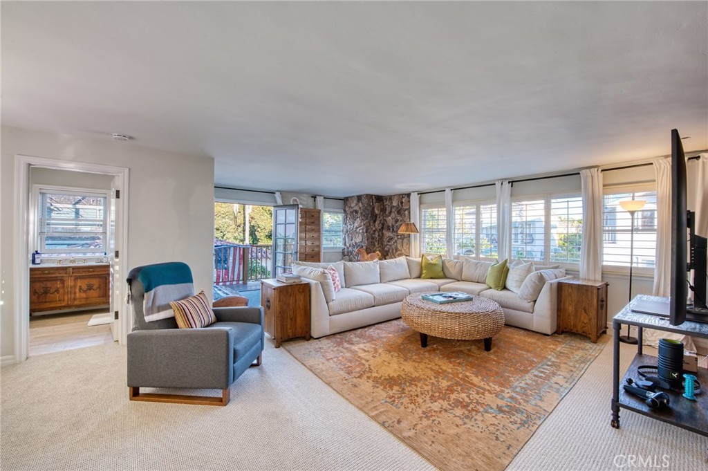 Media lounge or second en suite primary bedroom w deck - 3628 Ocean Boulevard, Corona Del Mar CA 92625 - photo 14