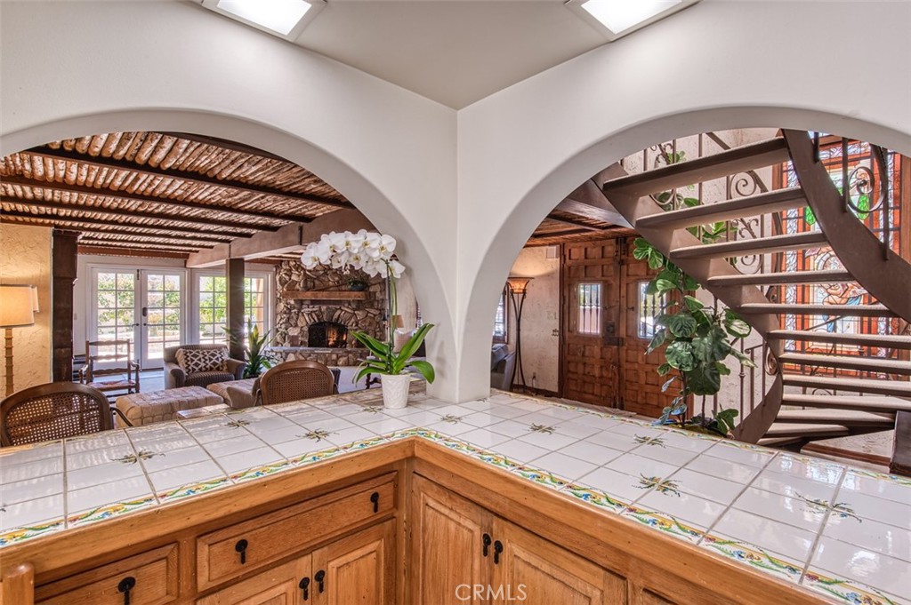 Kitchen bar into family room - 3628 Ocean Boulevard, Corona Del Mar CA 92625 - photo 19