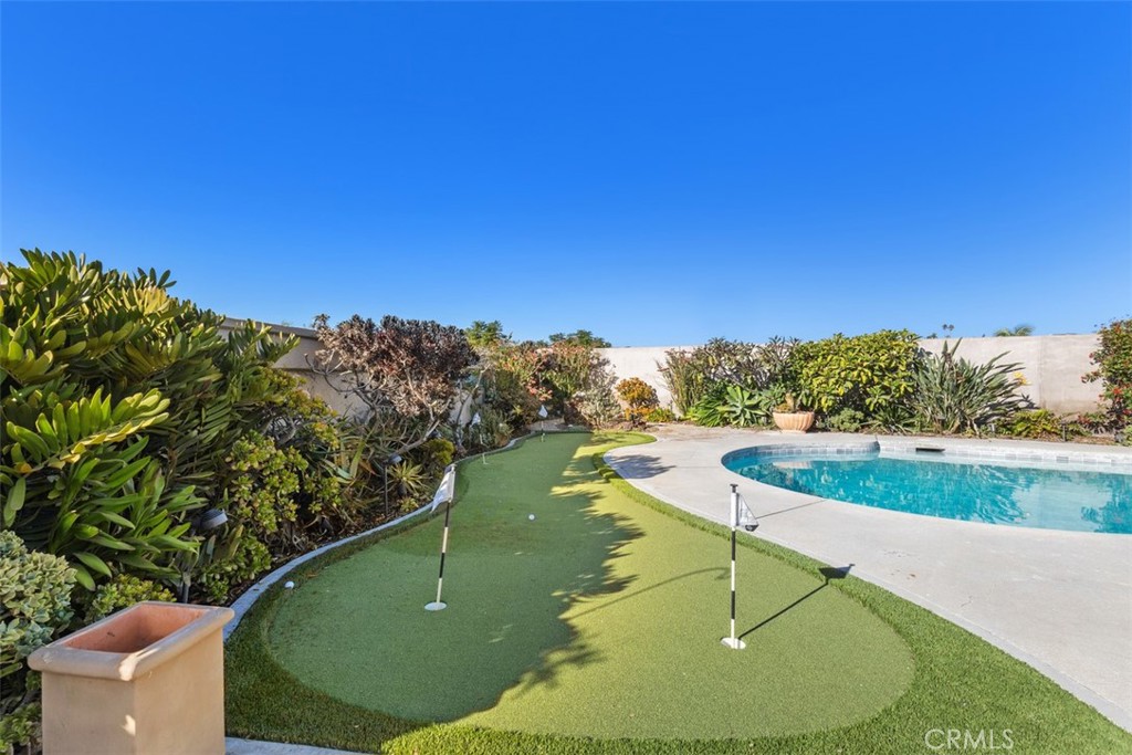 Improve you score with this extra added feature - 3800 Topside Lane, Corona Del Mar CA 92625 - photo 1