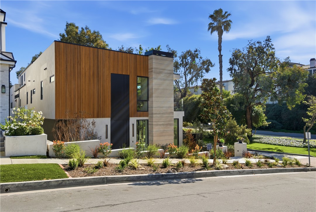 400 Heliotrope, Corona Del Mar CA 92625 - photo 2