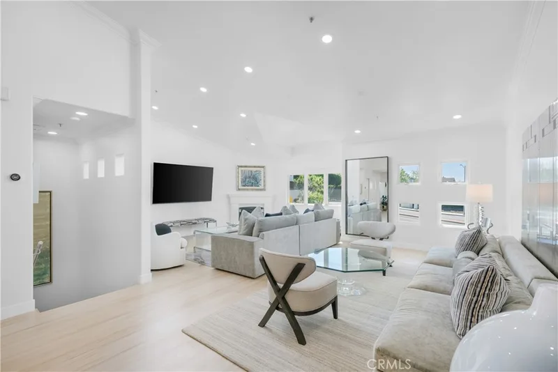 401 Seaward Road 2, Corona Del Mar, CA 92625