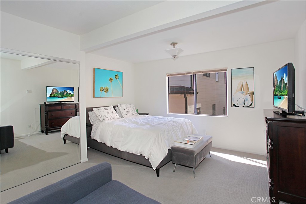405 Heliotrope Avenue B, Corona Del Mar CA 92625 - photo 2