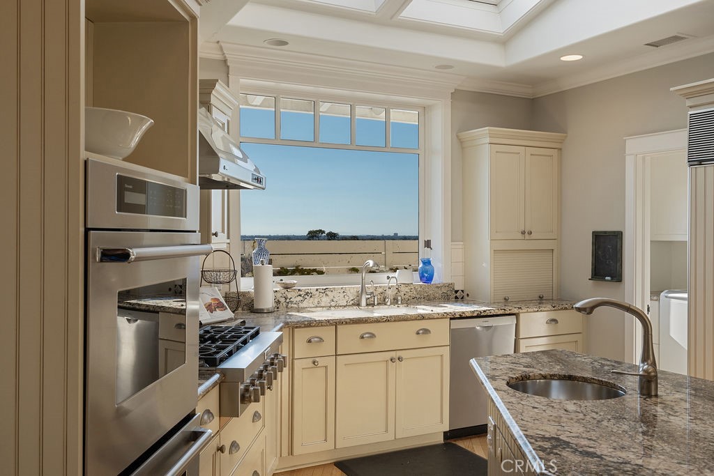 407 Mendoza Terrace, Corona Del Mar CA 92625 - photo 33