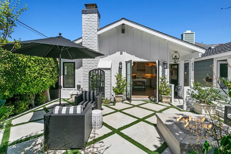 409 Poinsettia Ave., Corona Del Mar, CA 92625