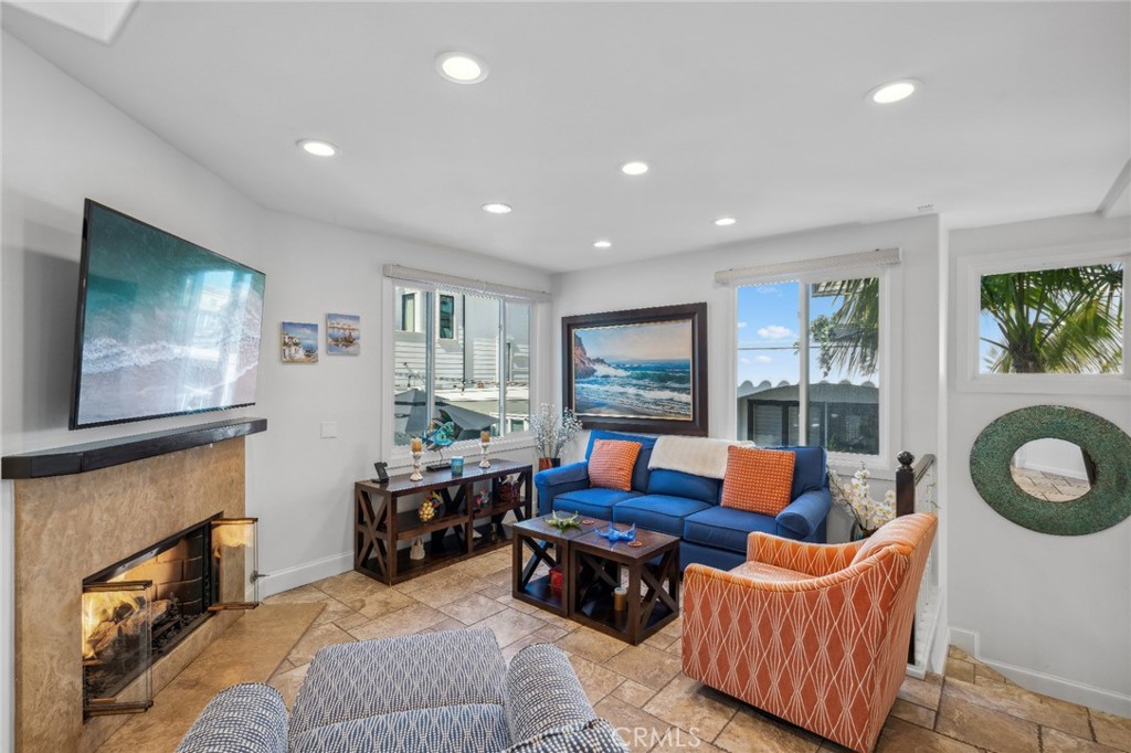 410.5 Goldenrod Avenue B, Corona Del Mar CA 92625 - photo 4