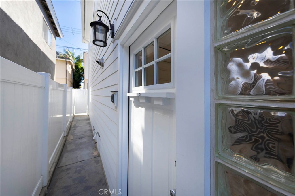 Rear residence accessible through front and private back gate. - 412 1/2 Dahlia Avenue, Corona Del Mar CA 92625 - photo 3