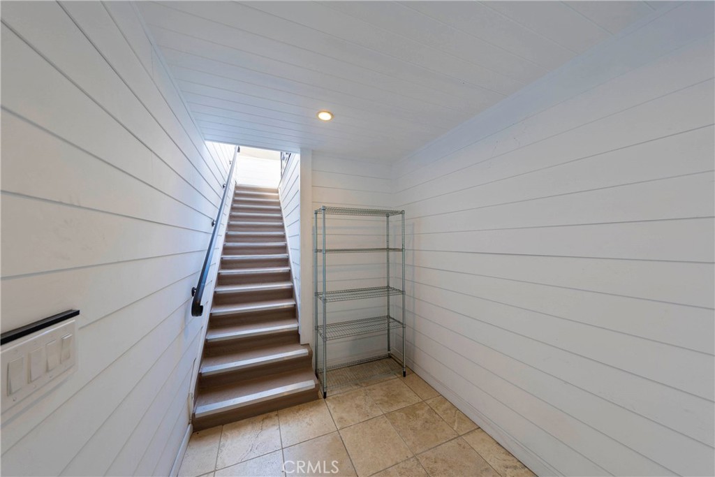 First floor private foyer with access to garage and staircase to residence. - 412 1/2 Dahlia Avenue, Corona Del Mar CA 92625 - photo 4