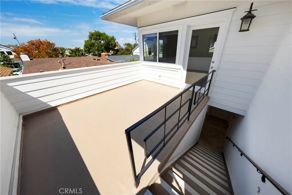 Private deck leading to 412.5 Dahlia Ave. - 412 1/2 Dahlia Avenue, Corona Del Mar CA 92625 - photo 5