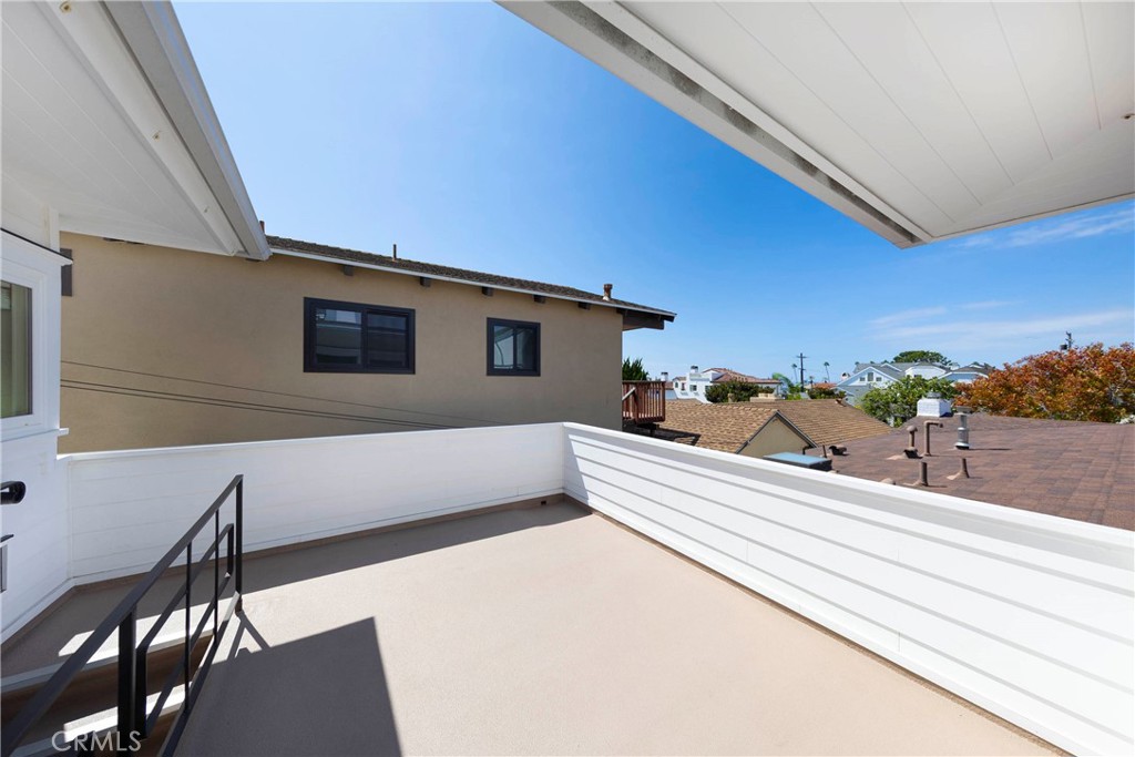 Deck space available for outdoor lounging and enjoyment. - 412 1/2 Dahlia Avenue, Corona Del Mar CA 92625 - photo 7