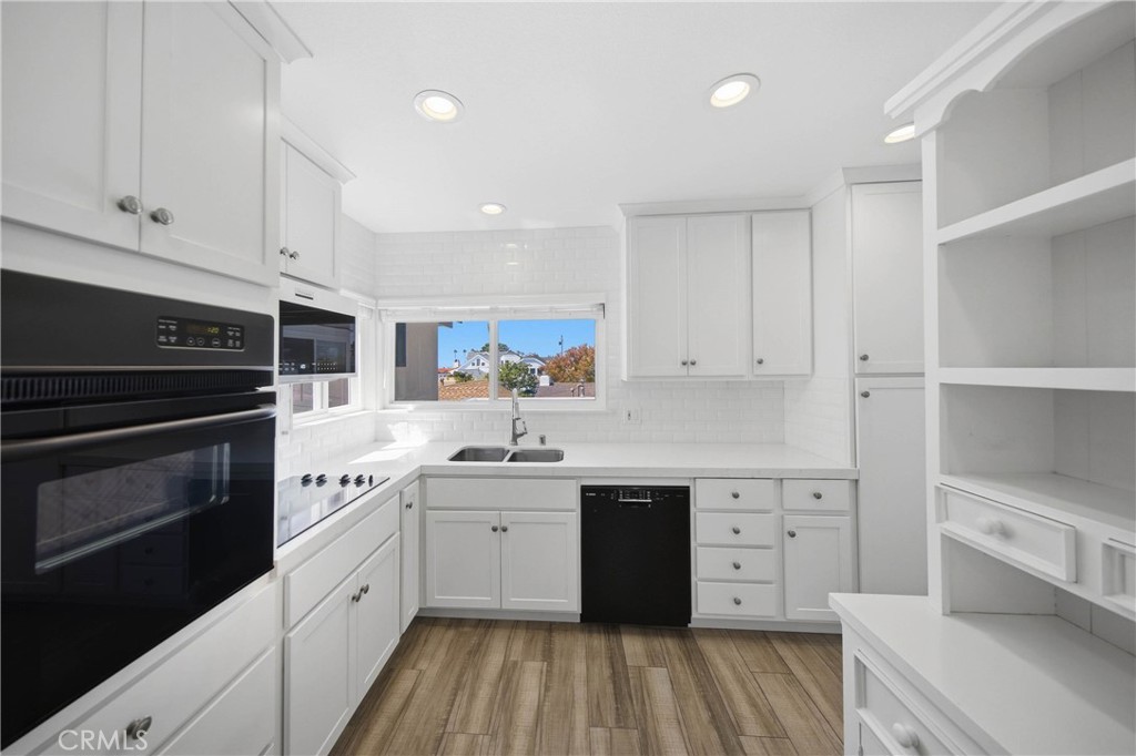 Enjoy refreshing deck and peekaboo views from your kitchen. - 412 1/2 Dahlia Avenue, Corona Del Mar CA 92625 - photo 12