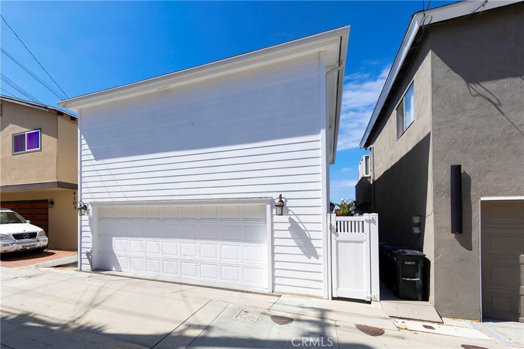 Back gate access to Rear Residence. - 412 1/2 Dahlia Avenue, Corona Del Mar CA 92625 - photo 17