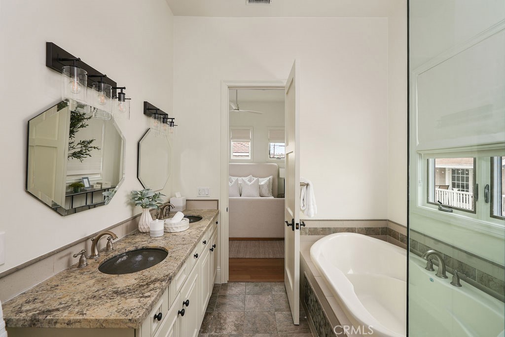 Primary En-Suite Bath - 412 1/2 Goldenrod, Corona Del Mar CA 92625 - photo 12