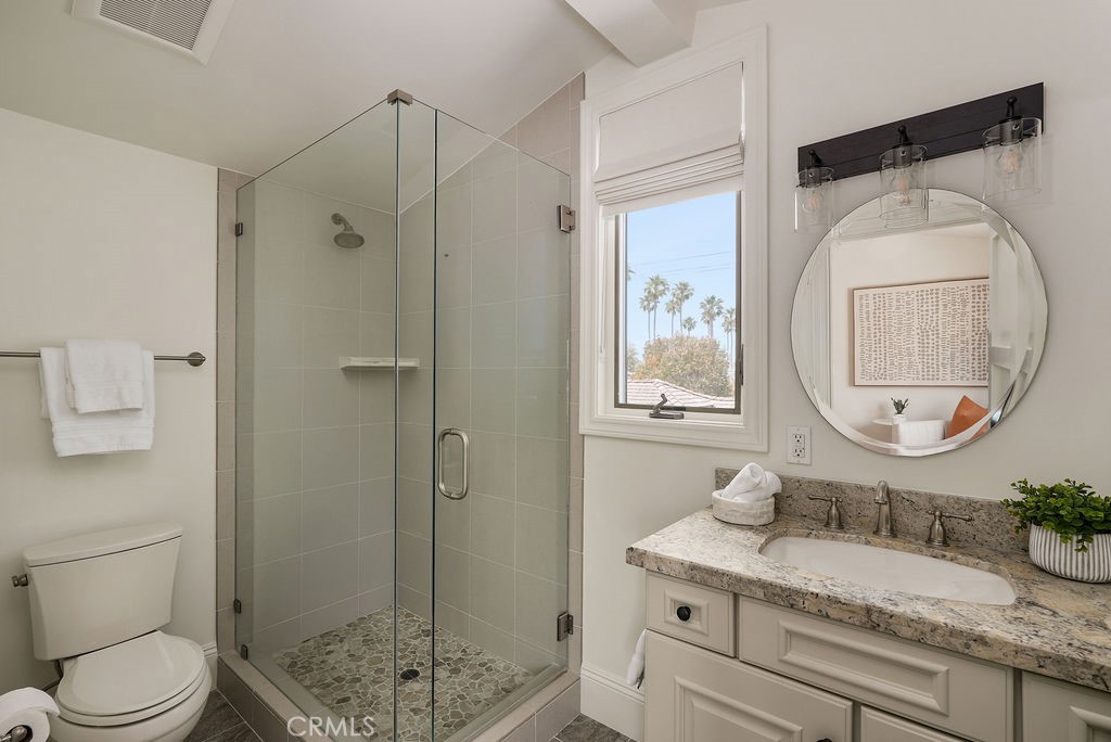 Secondary Bedroom Bath - 412 1/2 Goldenrod, Corona Del Mar CA 92625 - photo 13
