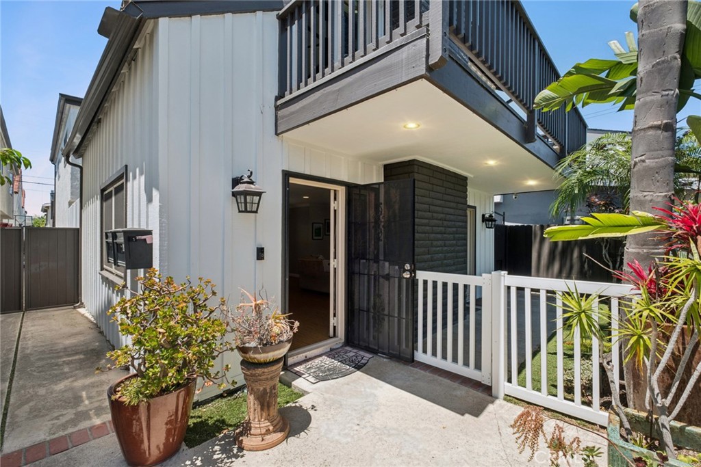 415 Goldenrod, Corona Del Mar CA 92625 - photo 2