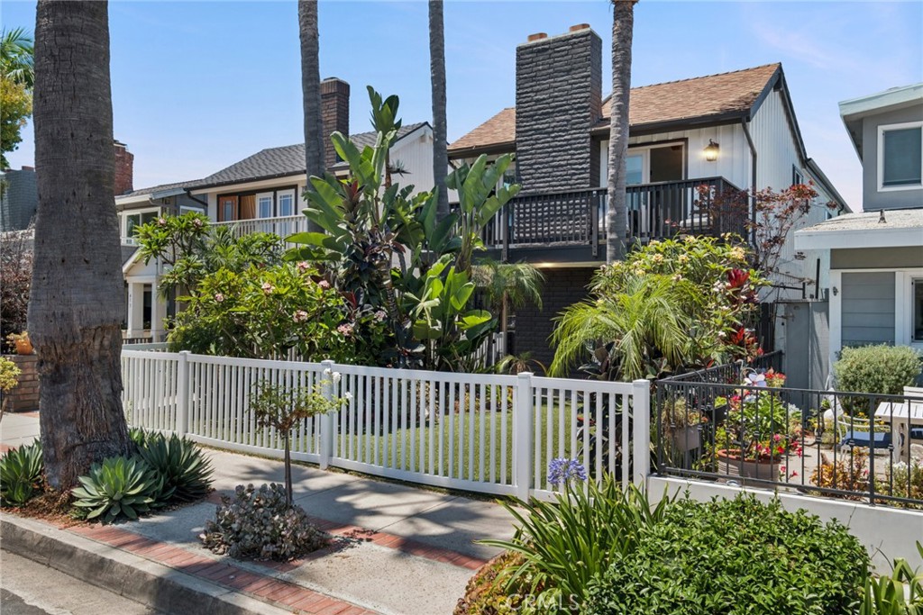 415 Goldenrod, Corona Del Mar CA 92625 - photo 4