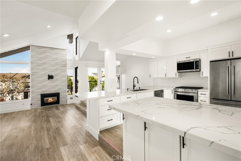 422.5 Goldenrod Avenue, Corona Del Mar CA 92625 - photo 1