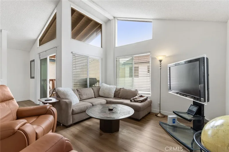 423 Carnation Avenue 1/2, Corona Del Mar, CA 92625