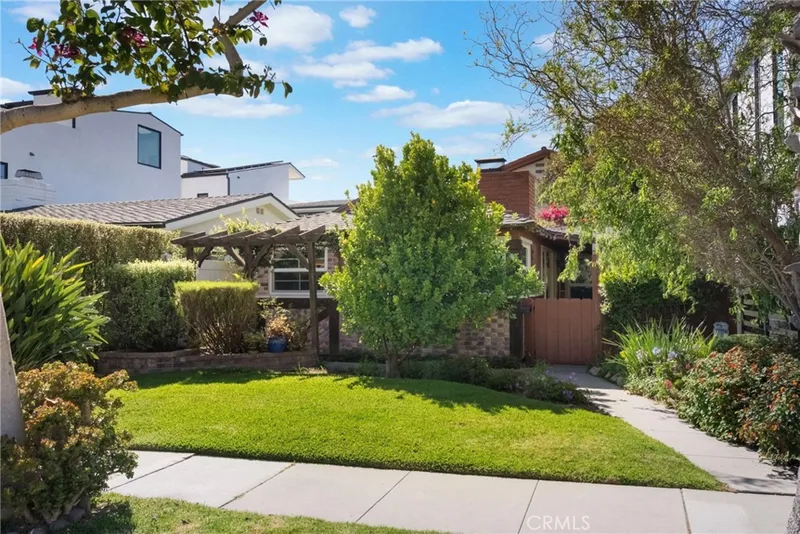 423 Narcissus Avenue, Corona Del Mar, CA 92625