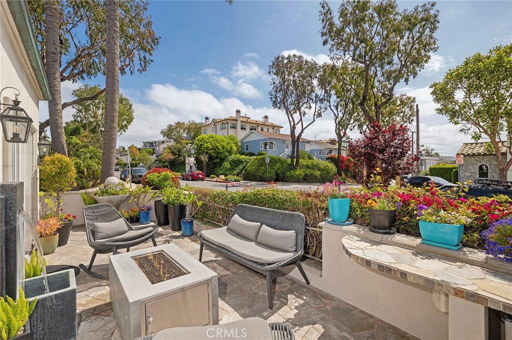 Large 1st floor patio area - 423 Poppy, Corona Del Mar CA 92625 - photo 10