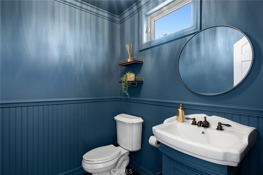 Upstairs Powder Room - 423 Poppy, Corona Del Mar CA 92625 - photo 14