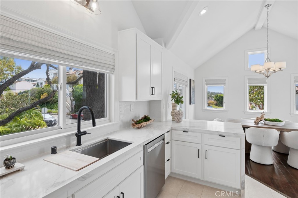 Corner Home makes light and bright kitchen - 423 Poppy, Corona Del Mar CA 92625 - photo 22