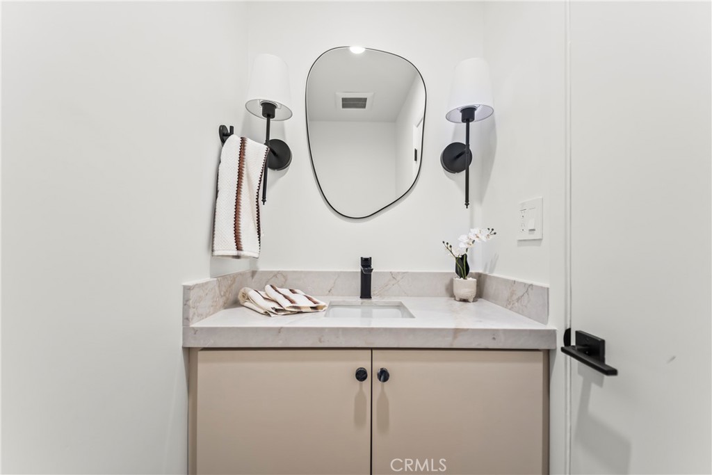 Downstairs Powder room - 429 Goldenrod, Corona Del Mar CA 92625 - photo 13