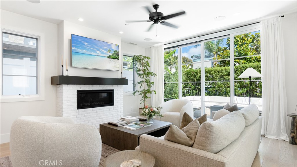 435 Fernleaf Avenue 1, Corona Del Mar CA 92625 - photo 1