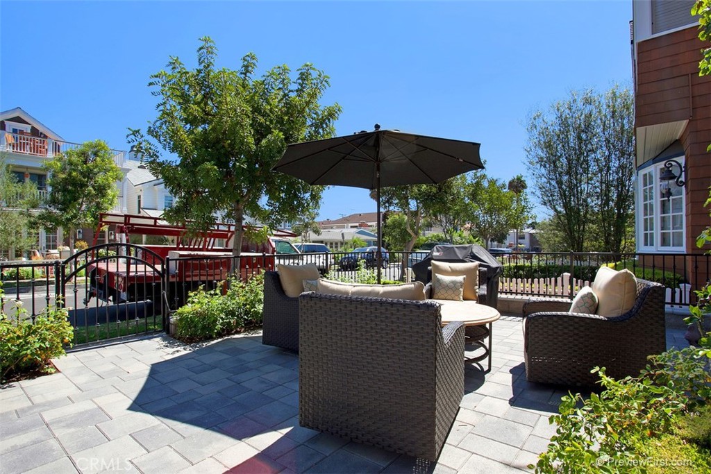 441 Carnation Avenue, Corona Del Mar CA 92625 - photo 2