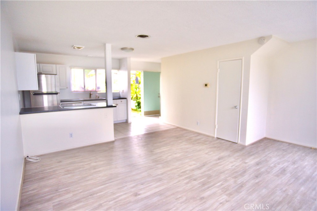 OPEN FLOOR PLAN, NATURAL LIGHT - 462 Seaward Road, Corona Del Mar CA 92625 - photo 4
