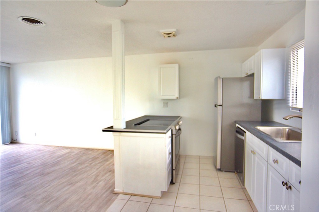 NEW REFRIGERATOR - 462 Seaward Road, Corona Del Mar CA 92625 - photo 8
