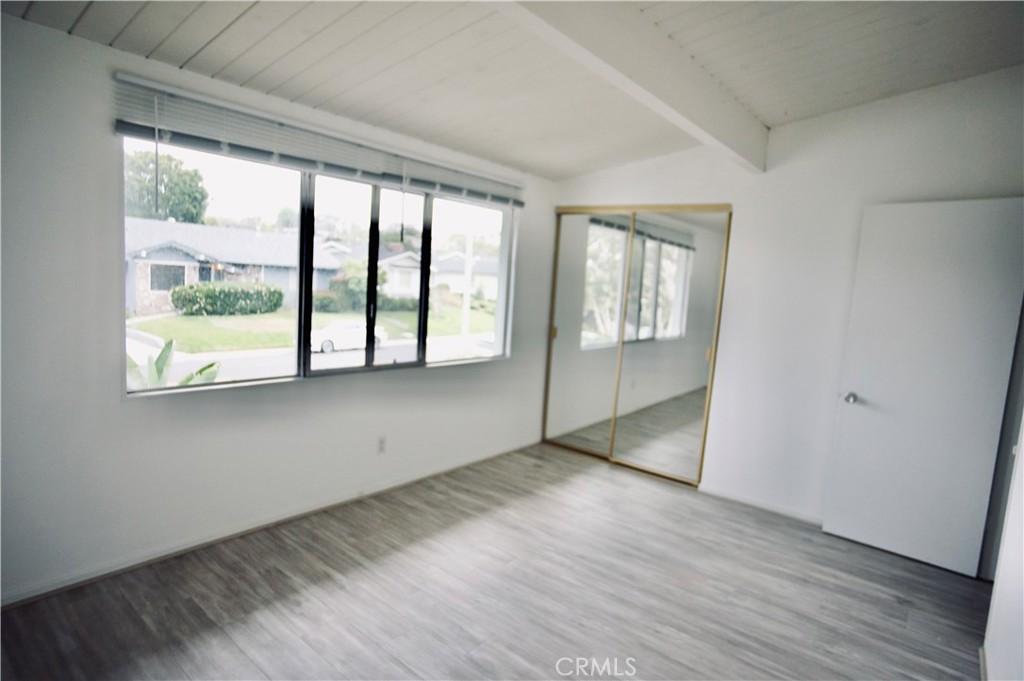 LARGE WINDOW HIGH CEILINGS BEDROOM - 462 Seaward Road, Corona Del Mar CA 92625 - photo 11
