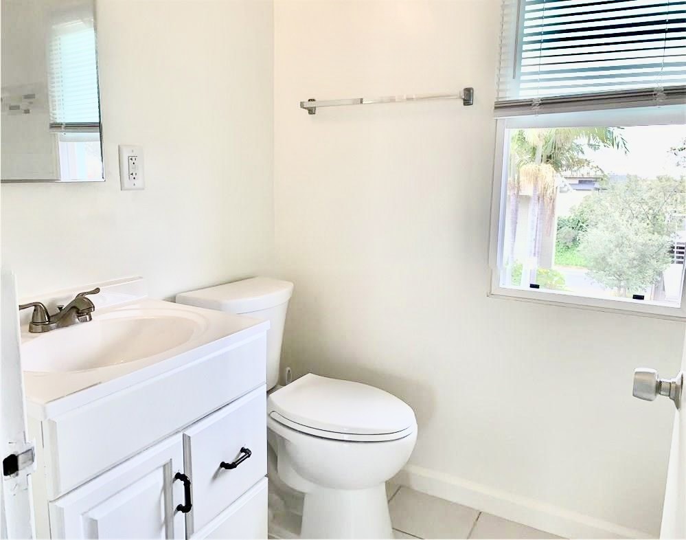 FULL BATHROOM WITH BATH TUB - 462 Seaward Road, Corona Del Mar CA 92625 - photo 13
