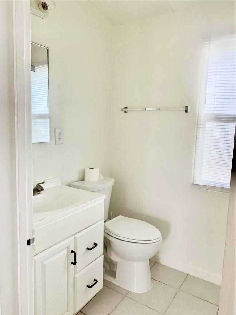 COZY BATH - 462 Seaward Road, Corona Del Mar CA 92625 - photo 14