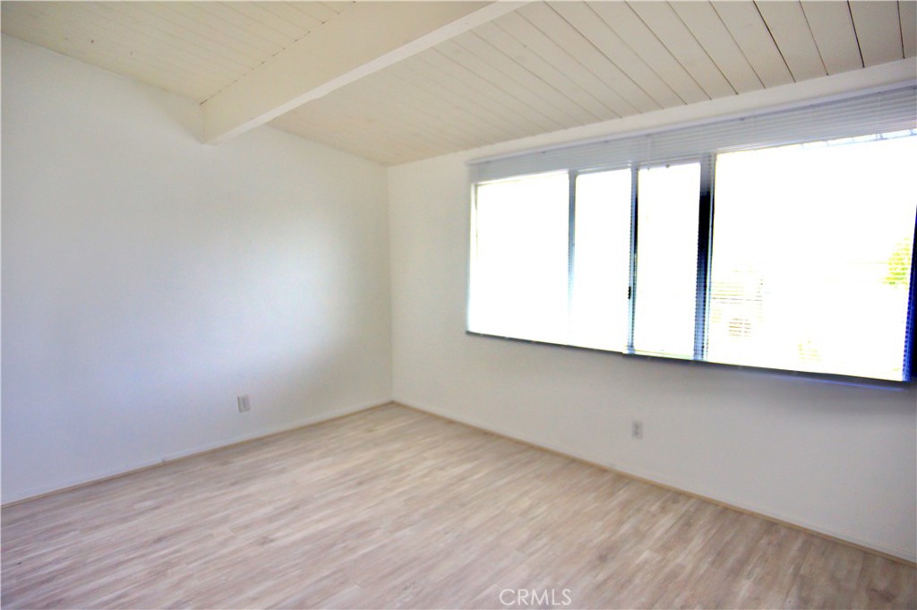 BEDROOM 2 HIGH BEAMS CEILING - 462 Seaward Road, Corona Del Mar CA 92625 - photo 15