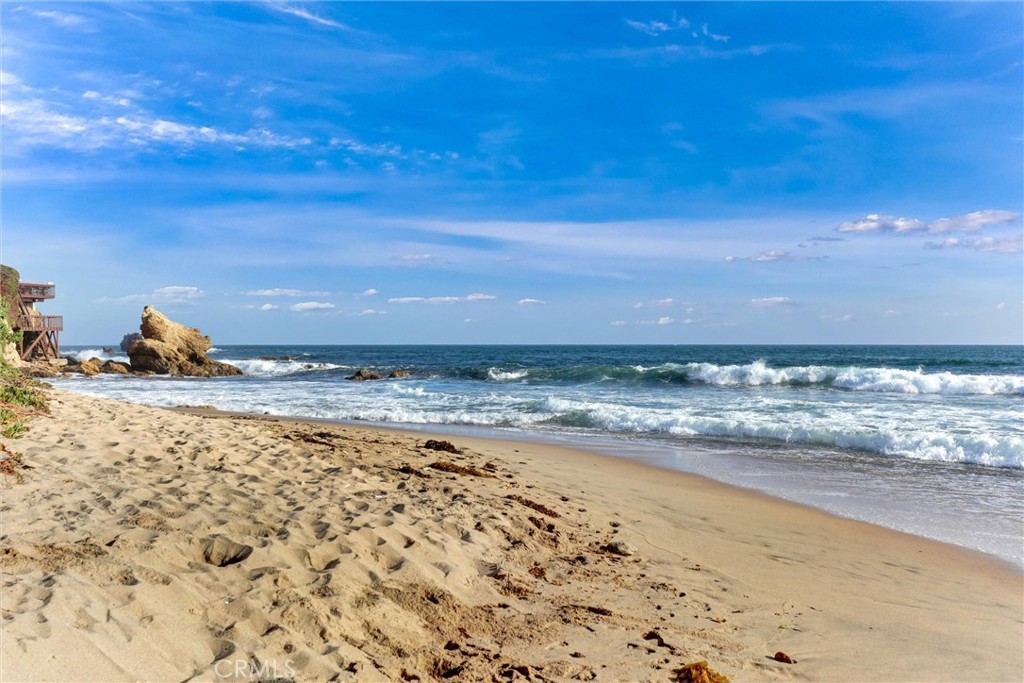 Private beach for Cameo Highlands and Cameo Shores residents. - 4709 Cortland, Corona Del Mar CA 92625 - photo 4