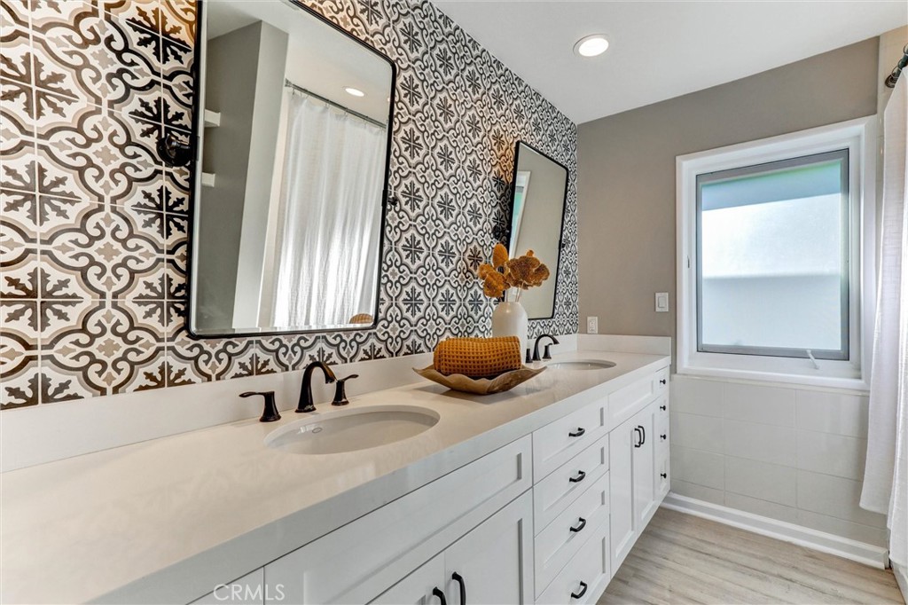 Guest bath - 4709 Cortland, Corona Del Mar CA 92625 - photo 25
