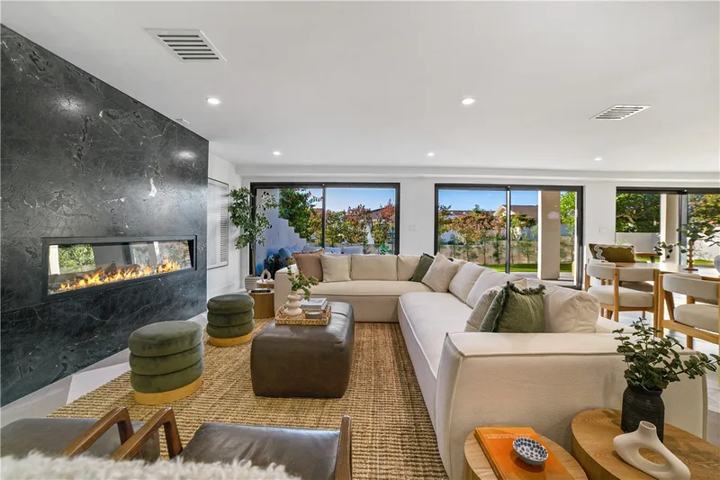 5 Curl, Corona Del Mar, CA 92625
