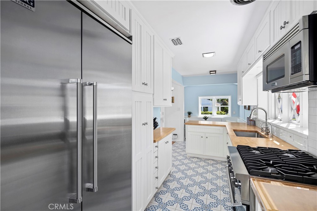 500 Acacia, Corona Del Mar CA 92625 - photo 8