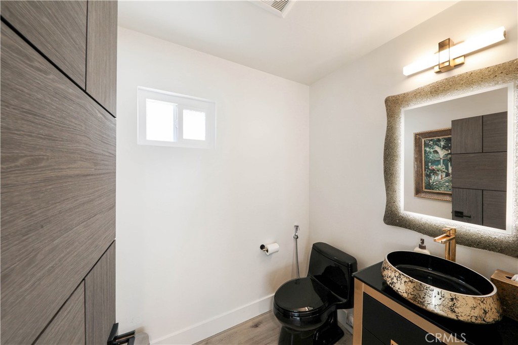 Powder Room - 503 Marguerite, Corona Del Mar CA 92625 - photo 14