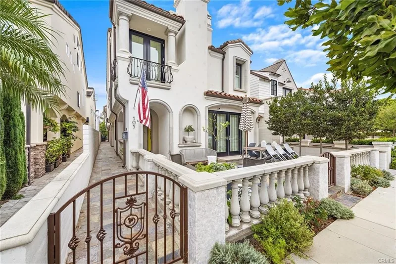 505 Carnation 1/2, Corona Del Mar, CA 92625