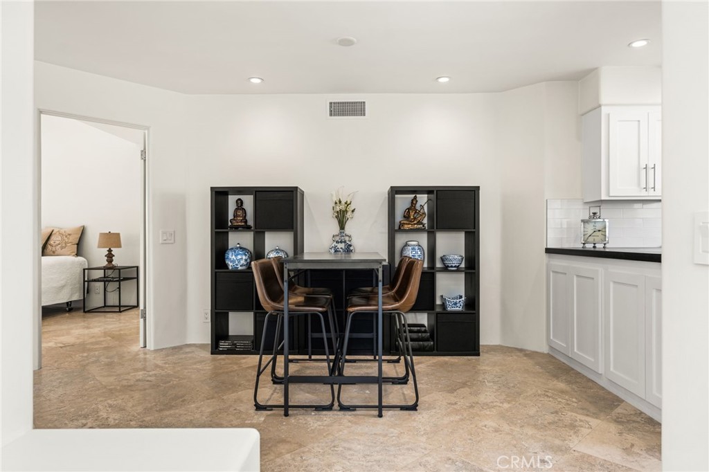 A bright, open floorplan - 506 1/2 Acacia, Corona Del Mar CA 92625 - photo 6