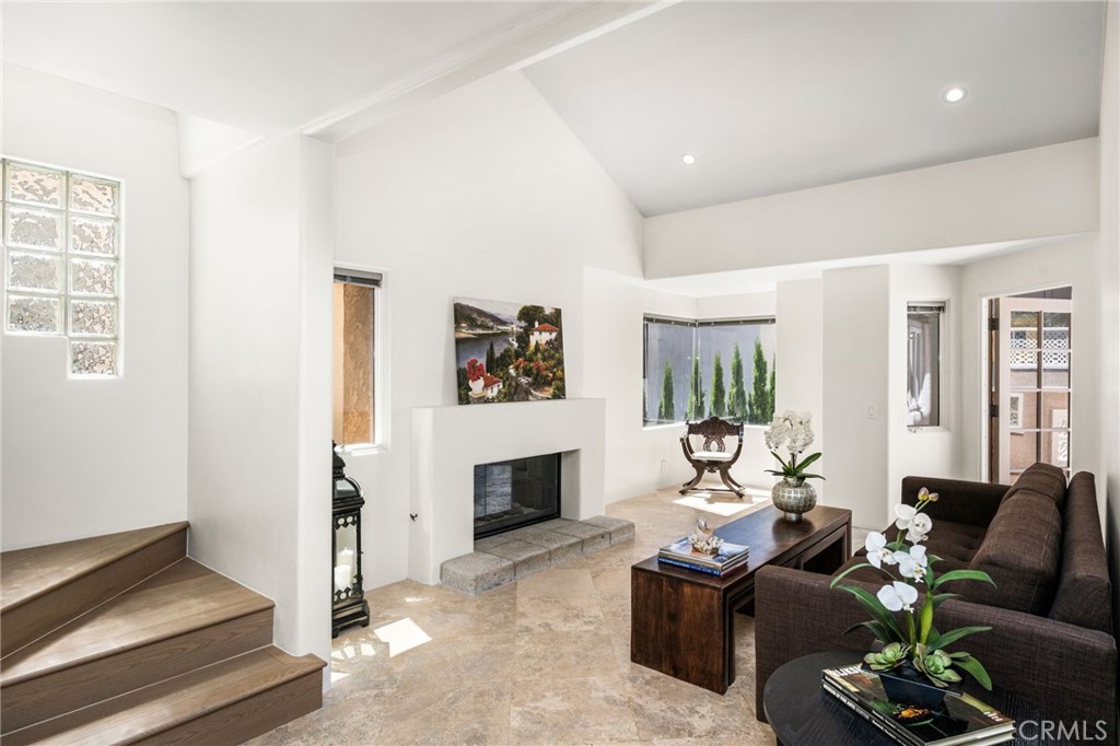 light, bright & beautiful - 506 1/2 Acacia, Corona Del Mar CA 92625 - photo 9