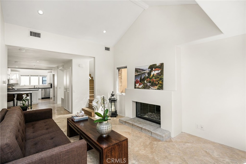 boasting vaulted ceilings - 506 1/2 Acacia, Corona Del Mar CA 92625 - photo 14