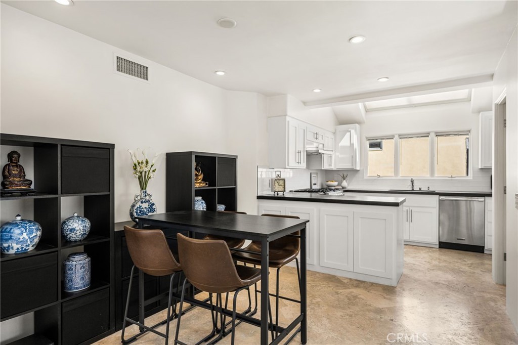 and an open floorplan - 506 1/2 Acacia, Corona Del Mar CA 92625 - photo 15