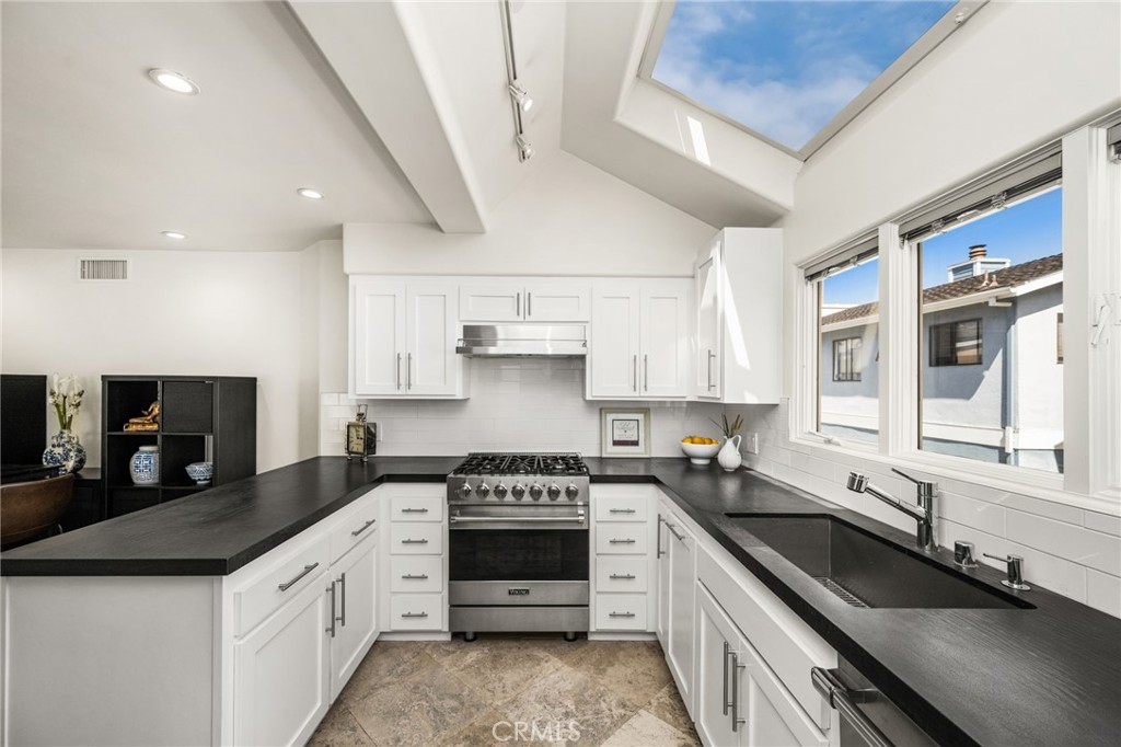 enjoy a suite of luxury, stainless steel appliances - 506 1/2 Acacia, Corona Del Mar CA 92625 - photo 17