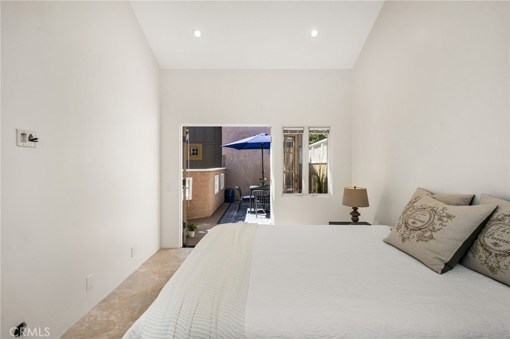 bright with natural light - 506 1/2 Acacia, Corona Del Mar CA 92625 - photo 21