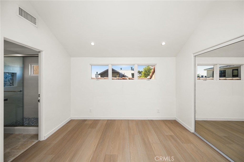 third floor bedroom features its own en-suite bath - 506 1/2 Acacia, Corona Del Mar CA 92625 - photo 29