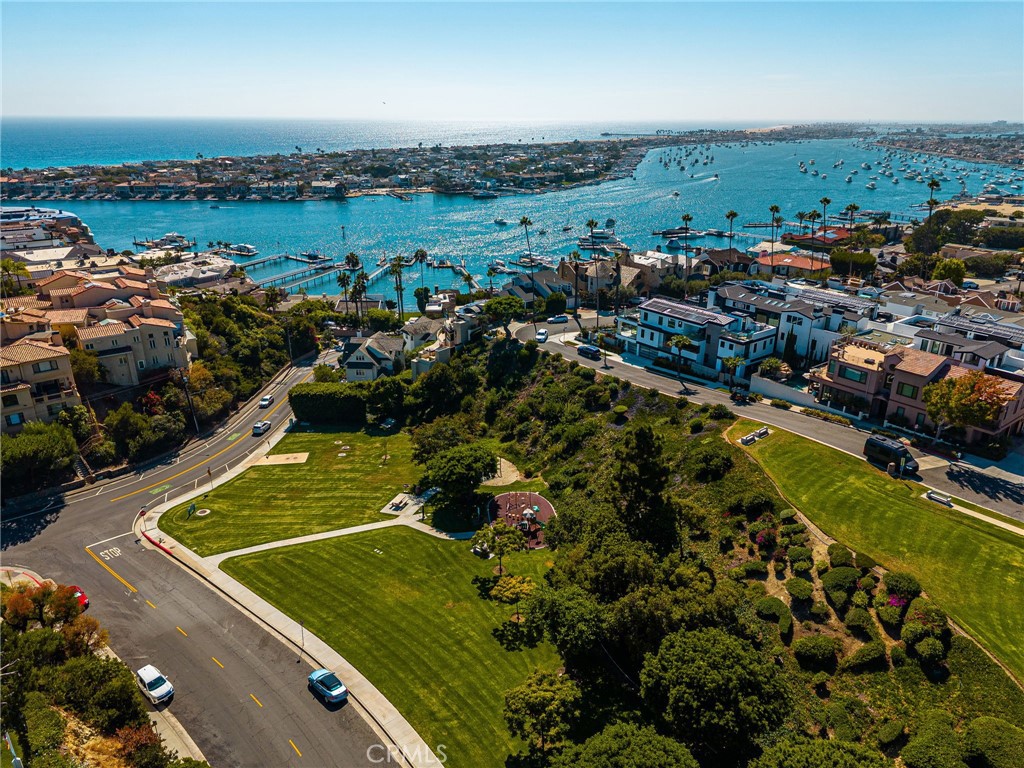 Located within the coveted Newport-Mesa Unified School District - 506 1/2 Acacia, Corona Del Mar CA 92625 - photo 37