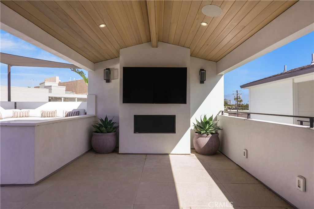 508 1/2 Goldenrod Avenue, Corona Del Mar CA 92625 - photo 12