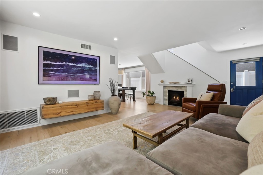 511 1/2 Fernleaf Avenue, Corona Del Mar CA 92625 - photo 1